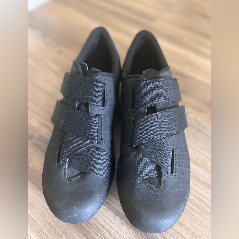 fi’zi:k- Black Cycling Shoes with Velcro Straps
Size:39